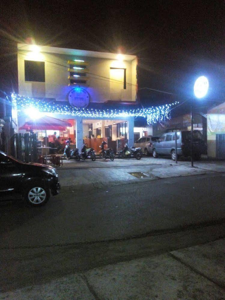 Budi House & Food Station Bandung Exterior foto